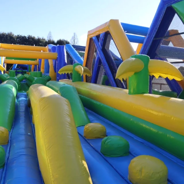 🎈ビッグプレイランド🎈
 
🌈日本最大級のふわふわ遊具がここに！

ジャンプして、くぐって、よじ登って…！✨
まるで雲の上を冒険してるみたい！コースはなんと300m超！元気っ子集まれ〜！

#こもれび森のイバライド 
#茨城県 
#子連れ 
#土日祝営業
#エア遊具
#日本最大級 
#イバライド
#火曜日
#水曜日
#休園日