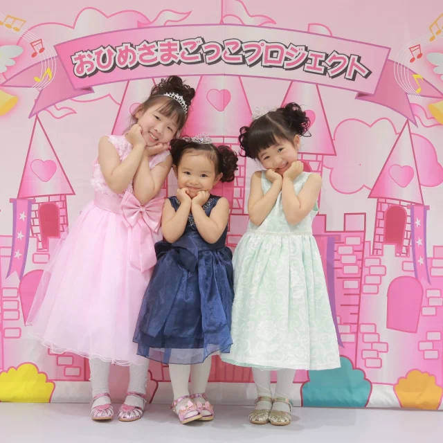 いよいよ明日！

【夢のおひめさまになる日👸✨】

 イバライドの森の中で、ちいさな夢を叶えましょう🌷✨

お気に入りのドレスを選んで、プリンセスや王子さまの衣装に着替えましょう！

おさんぽも、お食事も、お買いものも、ぜんぶそのままでOK。
※一部着用時はご利用いただけない場所がございます。

まるで絵本の世界に入り込んだような、特別なひとときを。 写真を撮ったり、家族で笑い合ったり、 その時間ぜんぶが、かけがえのない思い出になります💕

衣装は2歳〜13歳のお子さま向け。
王子さま衣装もご用意しています。 

参加費500円
予約不要
※各日先着100様

当日受付で気軽にご参加いただけます。

☆　☆　☆

	
※ レンタル時間はお着替えしてから最大2時間です。

※ 15:00以降のご参加者様の最終返却時間は17:00です。

※ 靴サイズ16cm未満のお子様はご自身のお靴を着用していただきます。

※ レンタル衣装のまま、動物ふれあいや土遊び、遊具はできません。

※ 王子さまはインナー&ボトムス&シューズはご自身お手持ちのものをそのまま着用いただきます。

※髪の毛の長い方は事前にポニーテール(もしくはツインテール)の三つ編みをお願いします。

☆　☆　☆

#おひめさまごっこプロジェクト #こもれび森のイバライド #親子イベント #子ども体験 #ドレス体験 #王子さま衣装 #夢の時間 #家族でおでかけ #週末のお楽しみ #子どもとおさんぽ #森のドレスアップ #プリンセス #なりきり体験 #ファミリーイベント #こどもと一緒に #ドレスでおでかけ #秋のおでかけ #親子の思い出 #写真映えスポット #茨城イベント #イバライドの秋