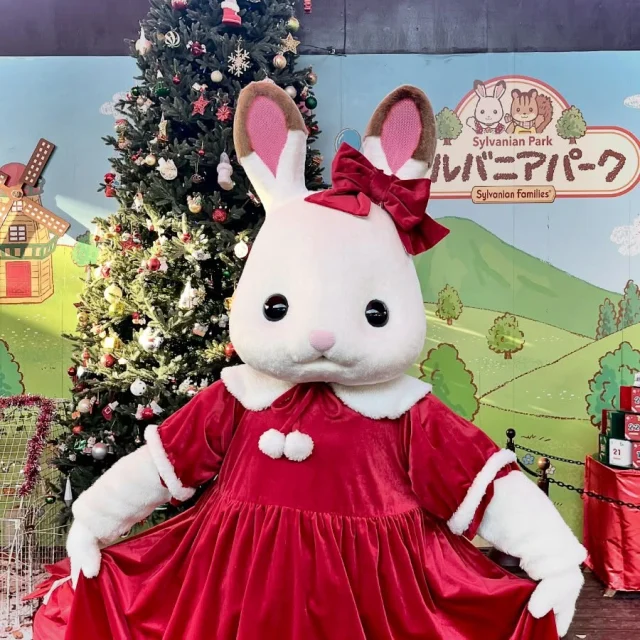 【シルバニアパーク】
⁡
ショコラウサギの女の子【フレア】
12/25(木)まで、クリスマスの衣装を着てわくわくさつえい会に遊びにくるよ🎀✨
さつえい会のスケジュールは、HPをチェックしてね！
⁡
 #イバライド #茨城 #シルバニアパーク #茨城シルバニアパーク #シルバニアファミリー
