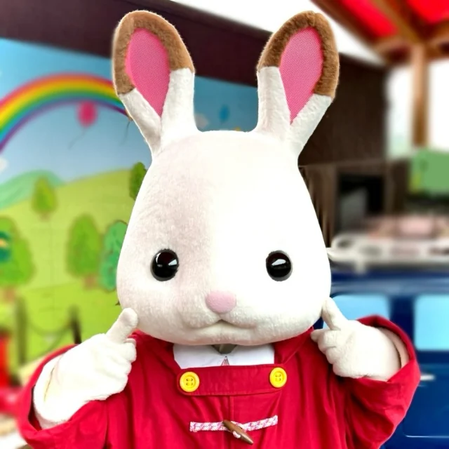 【シルバニアパーク】
⁡
フレアとラルフが、とってもすてきなダッフルコートで登場☀️
フレアは毎日、ラルフは毎週土曜日に風の丘のステージに遊びにくるよ。
詳しいスケジュールはHPをチェックしてね！
⁡
 #イバライド #茨城 #シルバニアパーク #茨城シルバニアパークシルバニアファミリー