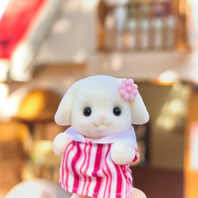 【シルバニアパーク】
⁡
クイズラリーに正解すると、ひとつお人形が選べるよ️📝⭐️
こちらは【フローラウサギの赤ちゃん】🫧
お花の飾りがとってもかわいいね🌷
⁡
 #イバライド #茨城 #シルバニアパーク #茨城シルバニアパーク #シルバニアファミリー